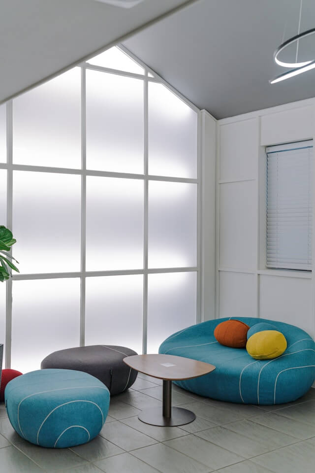 The Art of Light and Privacy: A Guide to Choosing and Using Home Blinds